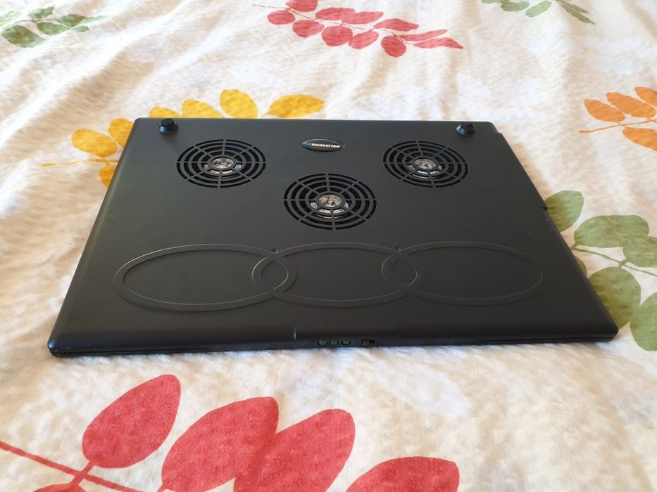 Masuta Laptop cu sistem racire