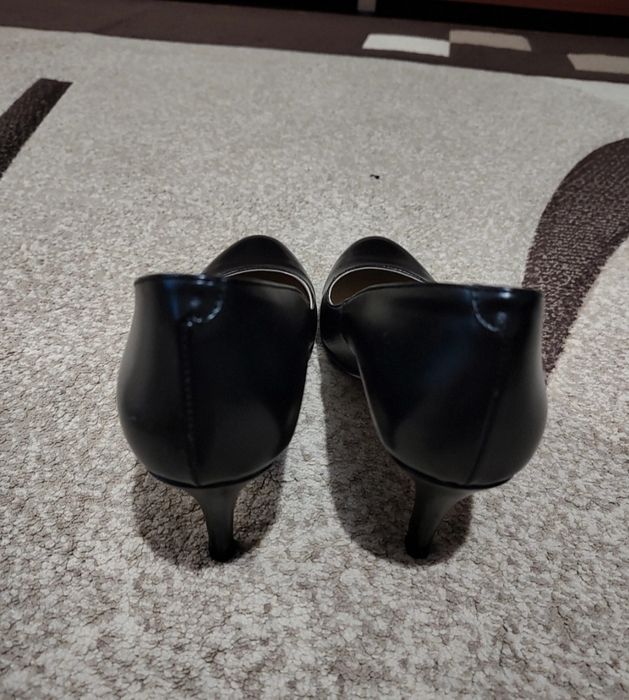 Pantofi negrii cu toc