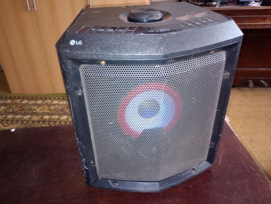LG Xboom RL2, Party Sound Speaker, Bluetooth, lumini,USB, baterie, AUX