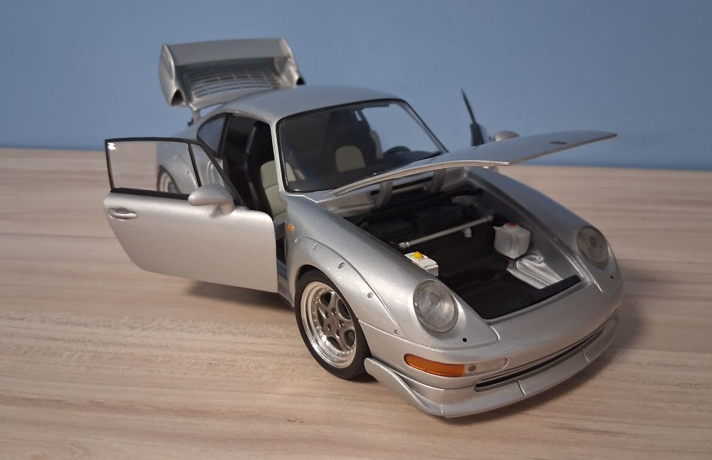 Porsche 911 GT 1:18 UT model