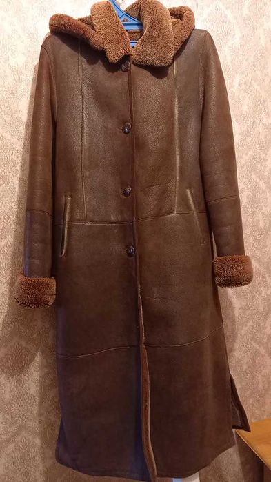 Дубленка женская с капюшоном.