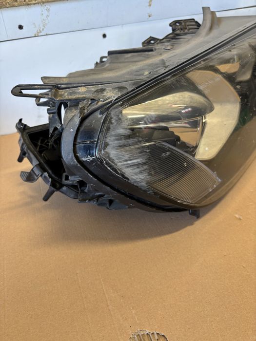 Far Dreapta VW Touareg 7P xenon