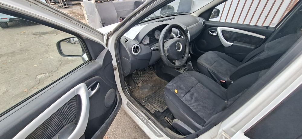 Dezmembrez Dacia Logan 1.4B 2009