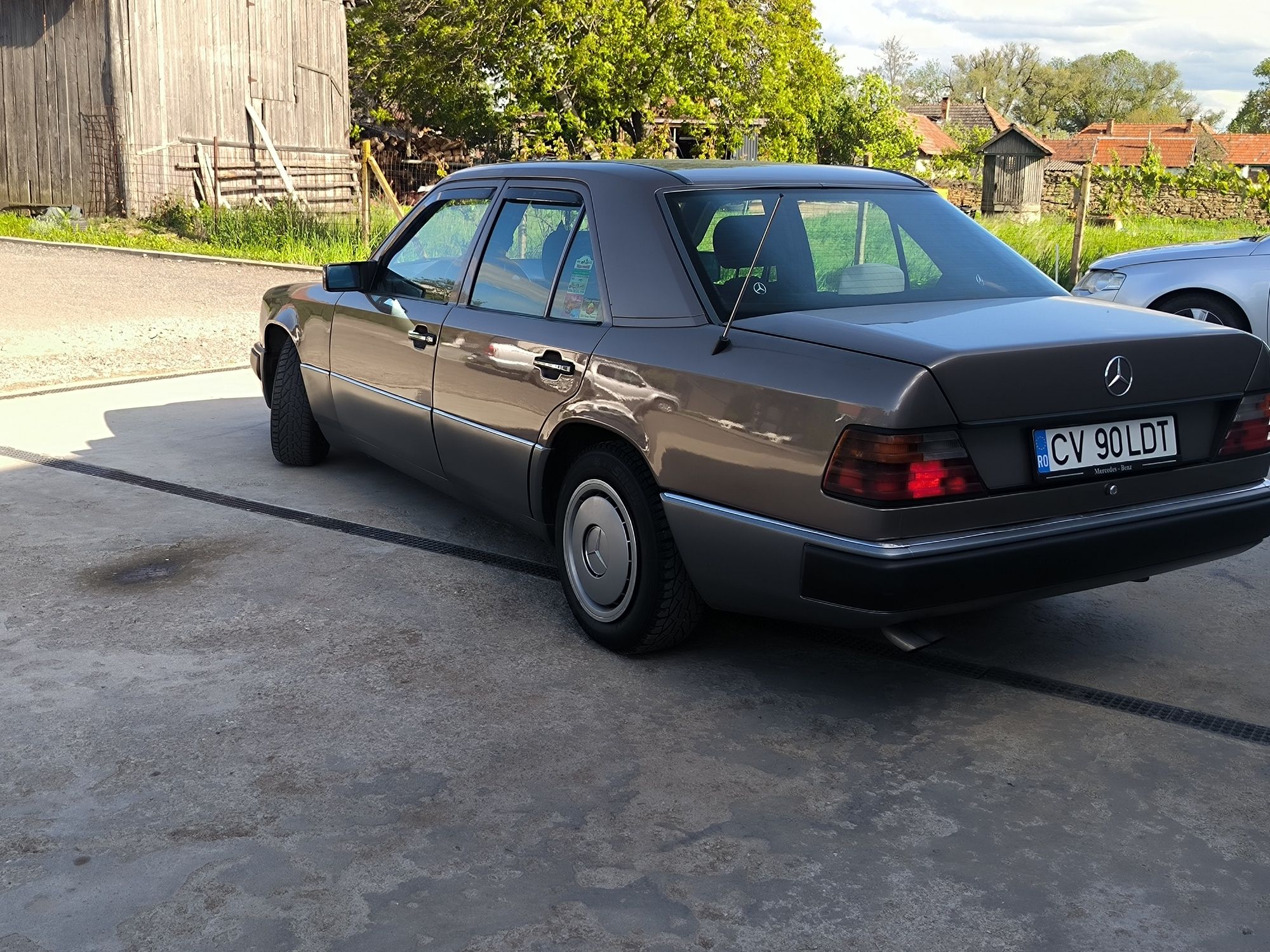 Mercedes Benz w124 3.0l Diesel automat vehicul Istoric