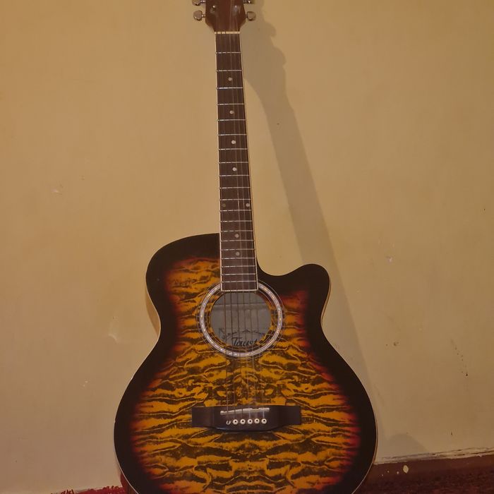 Gitara tayste sotiladi