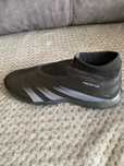 Ghete de fotbal Adidas Predator pentru teren sintetic. Marime: 42 2/3