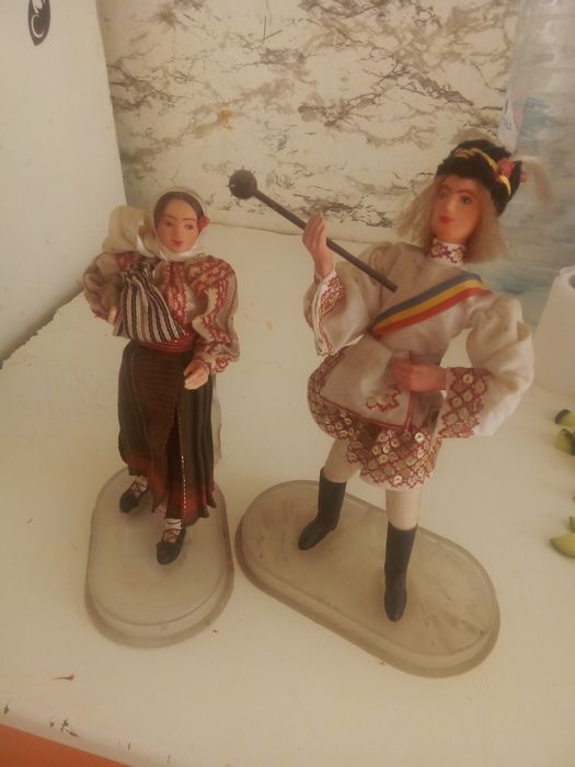 Vând 2 păpuși vechi