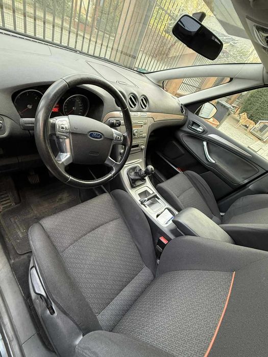 Masina cu numere rosii Ford S Max 2006