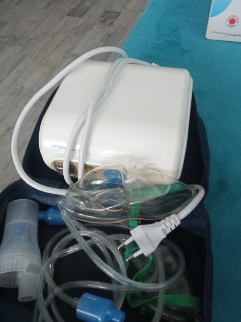 Vând nebulizator Omrom Compair  NE-C28-E