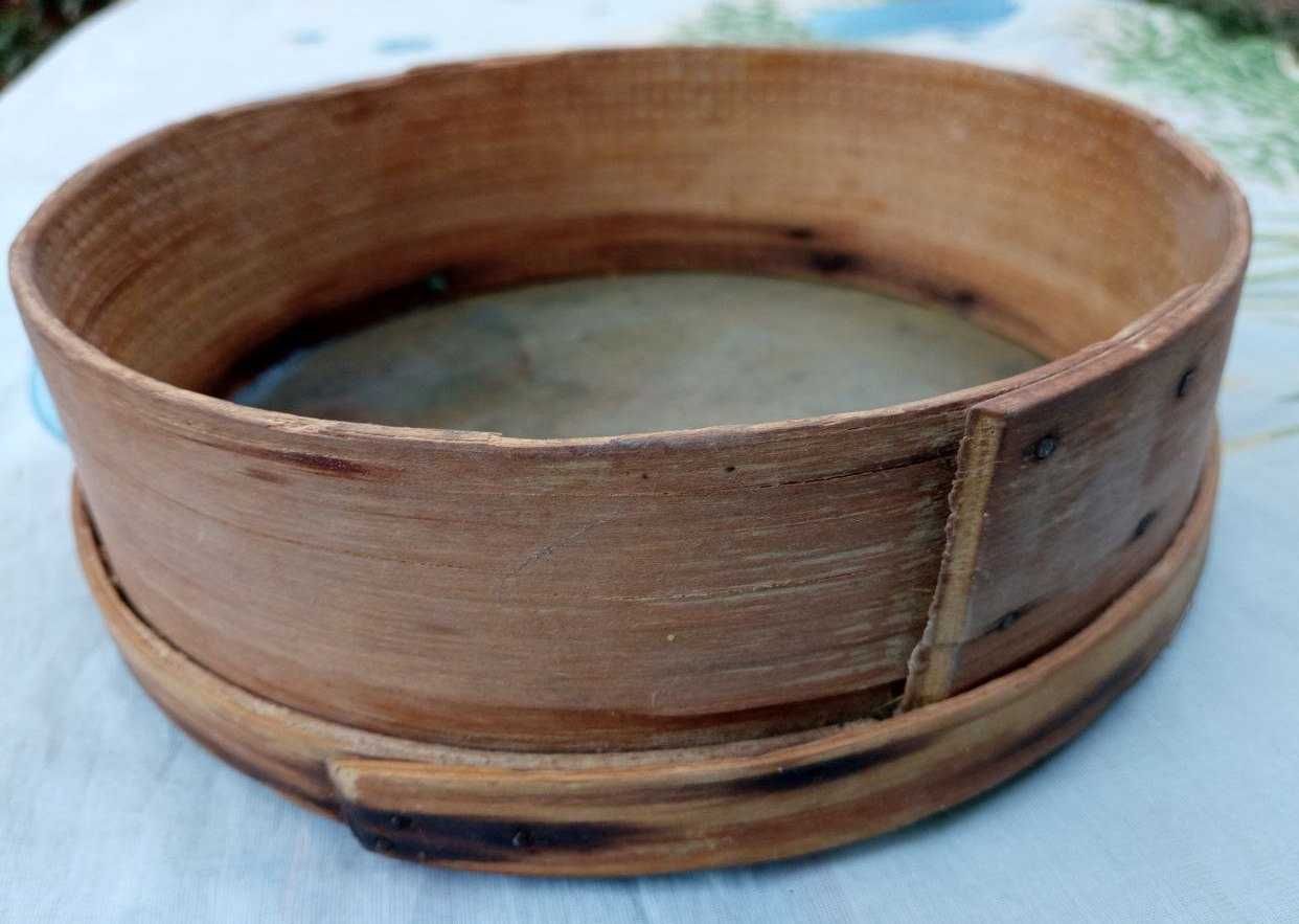 Сито деревянное и кулинарная форма-рыбка