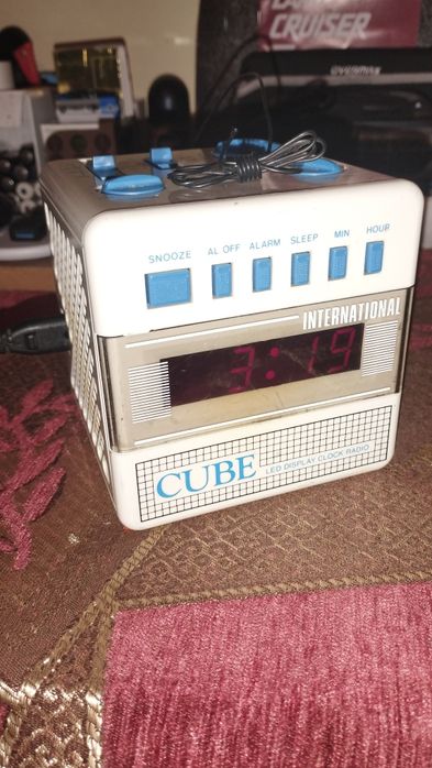 Aparat radio ceas, electric 220V ; Hong Kong