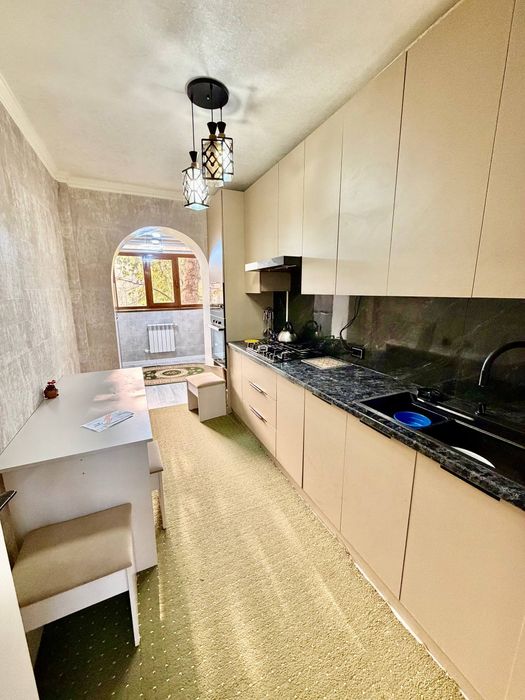 Maksim Gorkiy metro Biz bozor yaqnida arenda