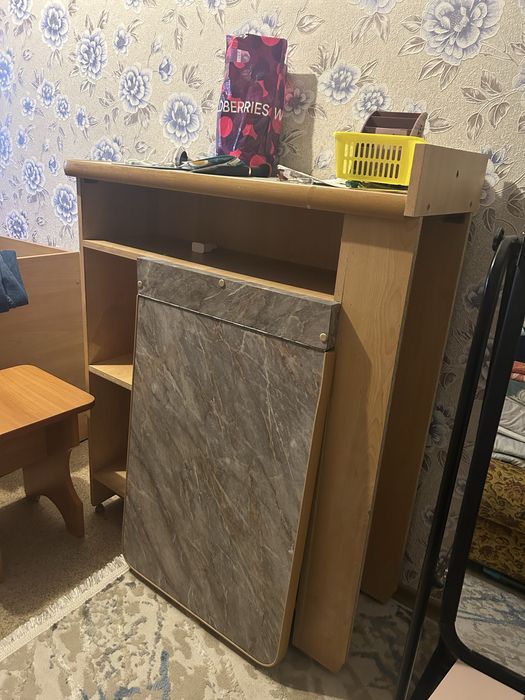 Продам стол и кровать