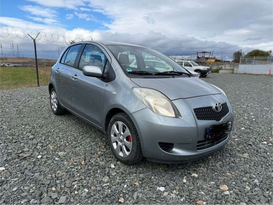 Vând Toyota Yaris