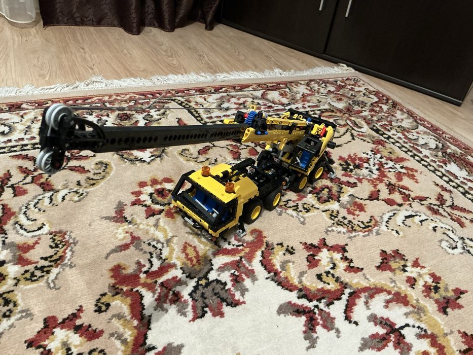 Lego crane 42108
