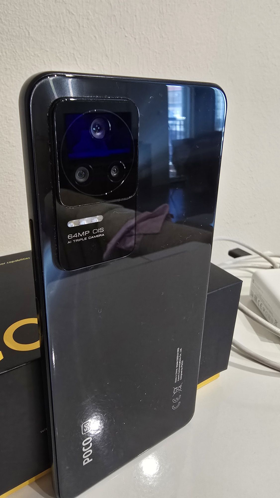 Продавам POCO F4 5G 6/128GB