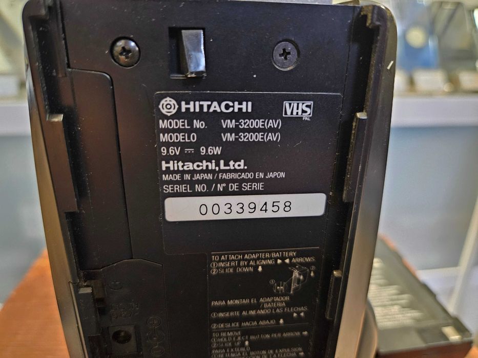 Видеокамера Hitachi VM-3200E Много добър външен вид, пълен комплект.
