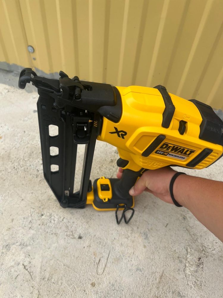 Pistol Cuie Dewalt