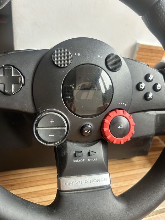 Volan Logitech Driving Force GT cu pedale și schimbător de viteze