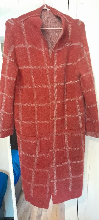 Вълнен кардиган .