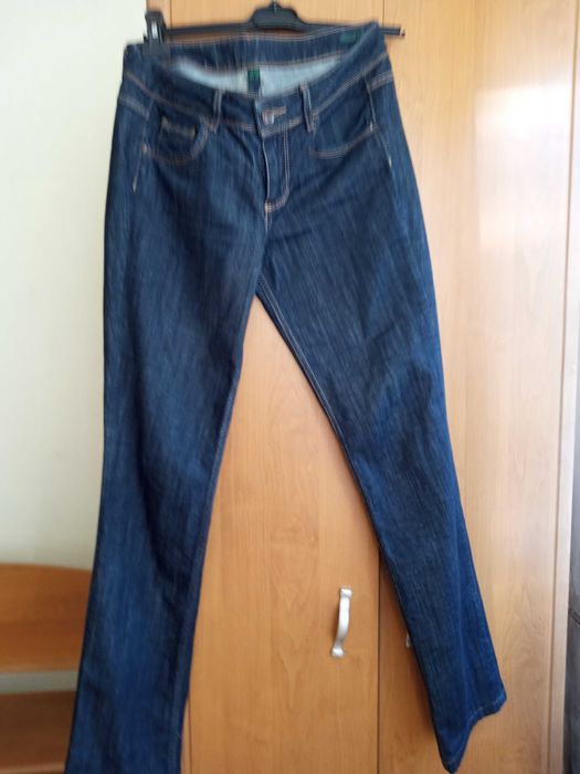 Blugi benetton , albastru indigo marimea M