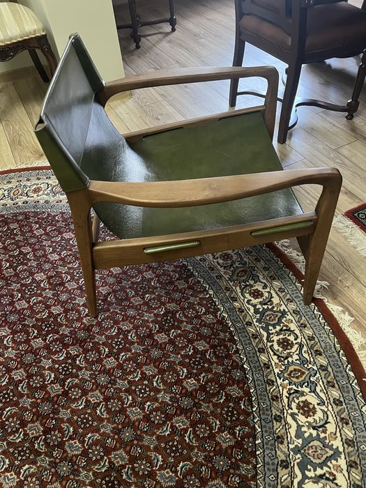 Scaun masiv din lemn cu sezut din piele naturala