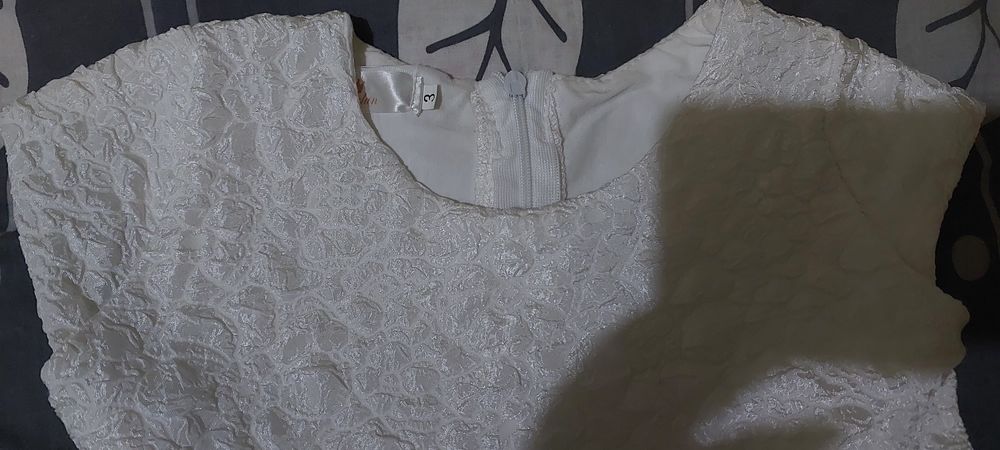 Продам белое платье в хорошем состоянии