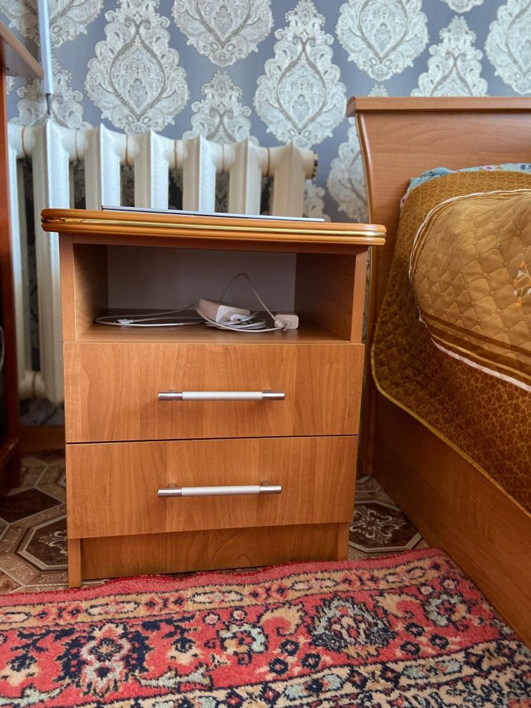 Продам мебель гарнитур шкафы диван