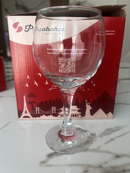 Стъклени чаши нови