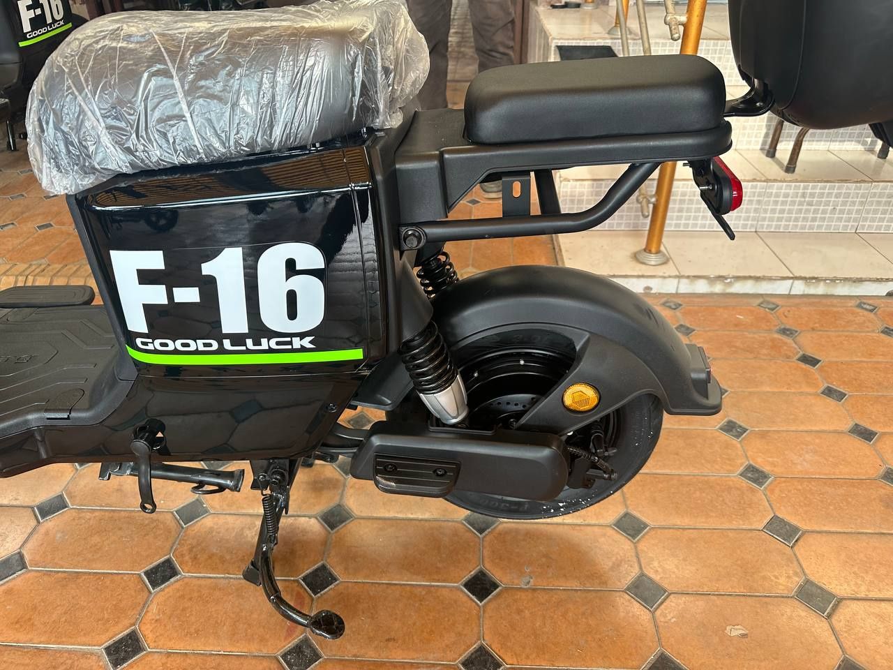 Elektro skuter F16 yangi dastafka bor