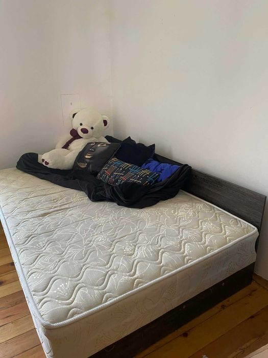 легло Приста 130 х 190 см с матрак и нощно шкафче в тъмно червено