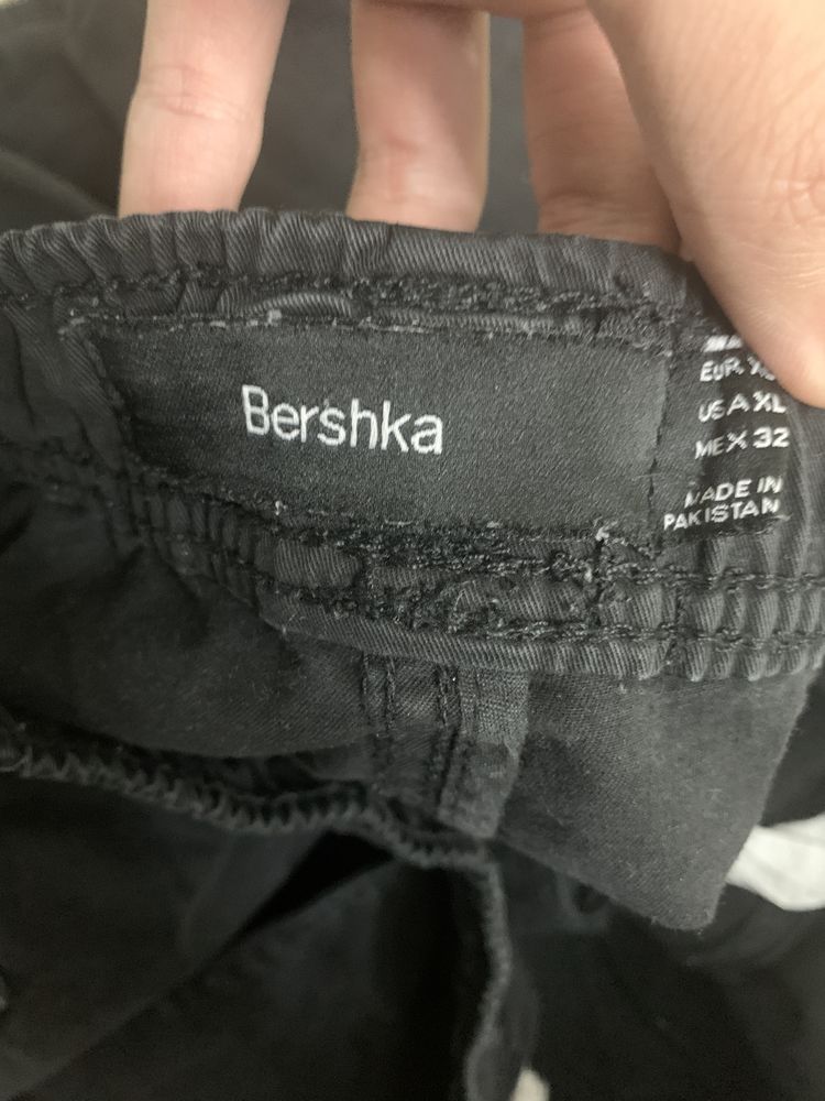 Штаны черные Bershka