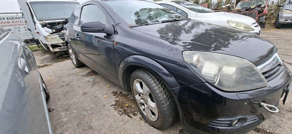 Dezmembrez Opel Astra H GTC  1.7D 2006