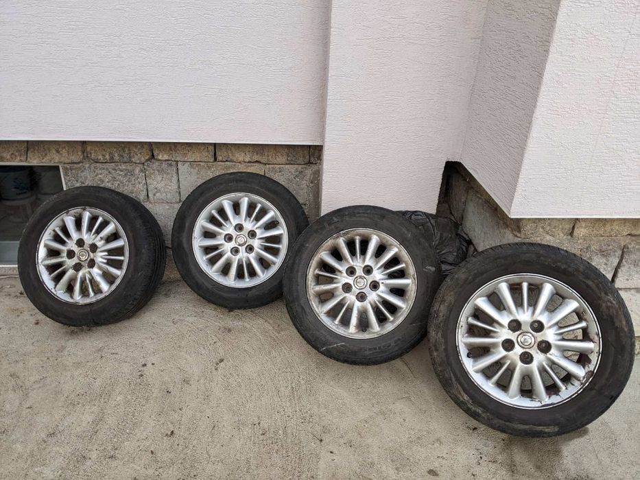 Продавам гуми с лети джанти 225/55/R16