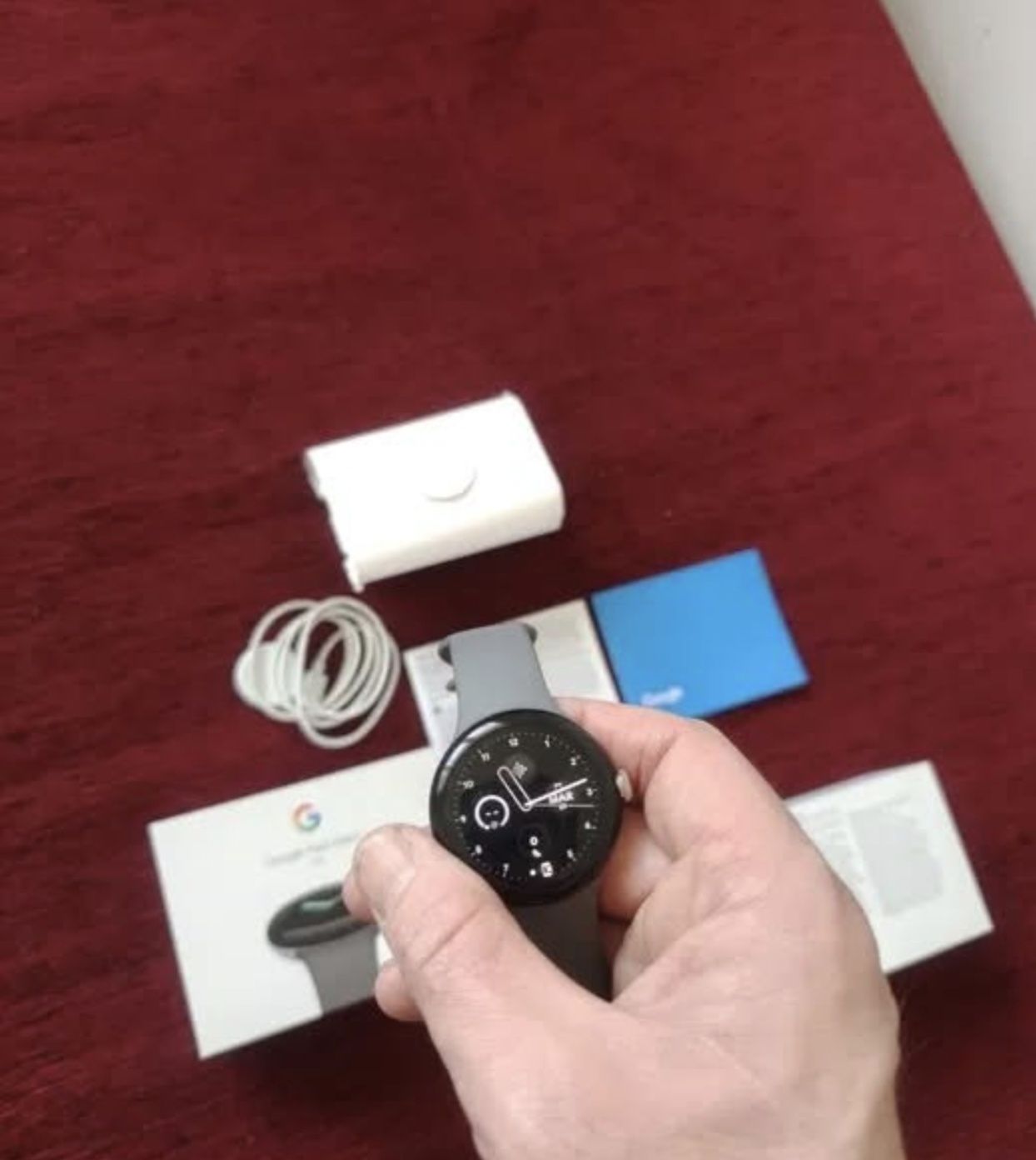 Продавам google pixel watch ailver