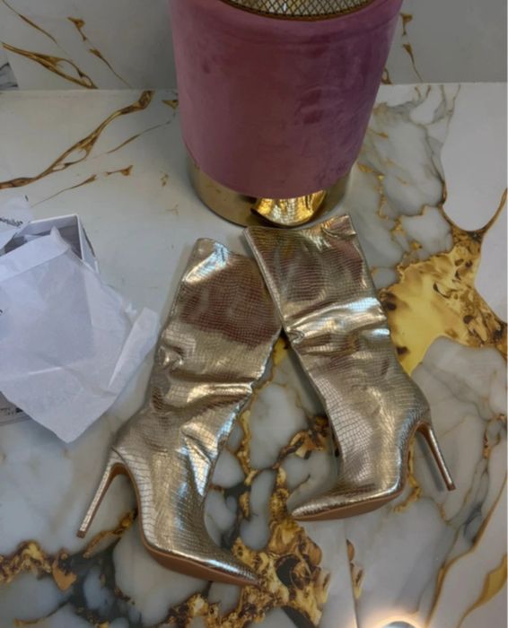 Cizme aurii cu efect de piele de piton