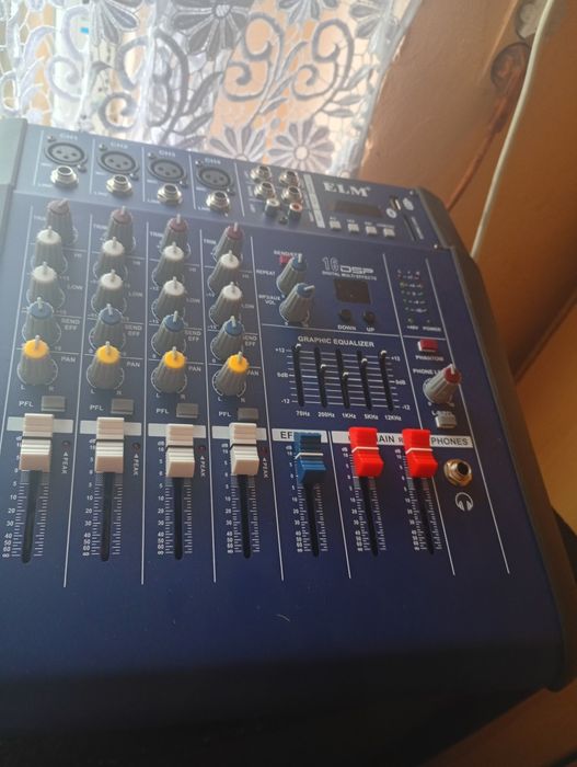 Boxe cu mixer  mixerul Este Nou