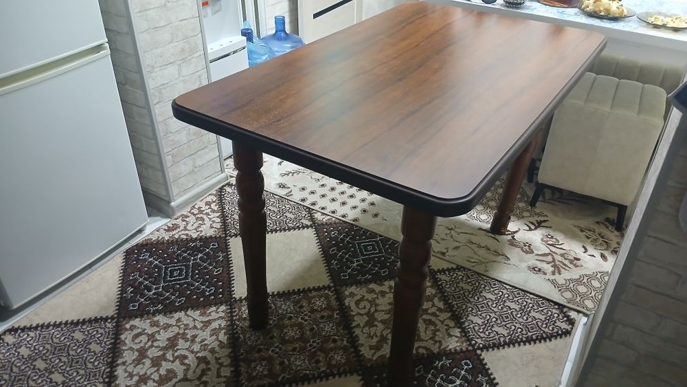 Продам кухонный стол