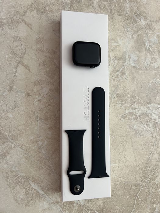 Apple Watch 8 45mm black / 24м гаранция / Нов /