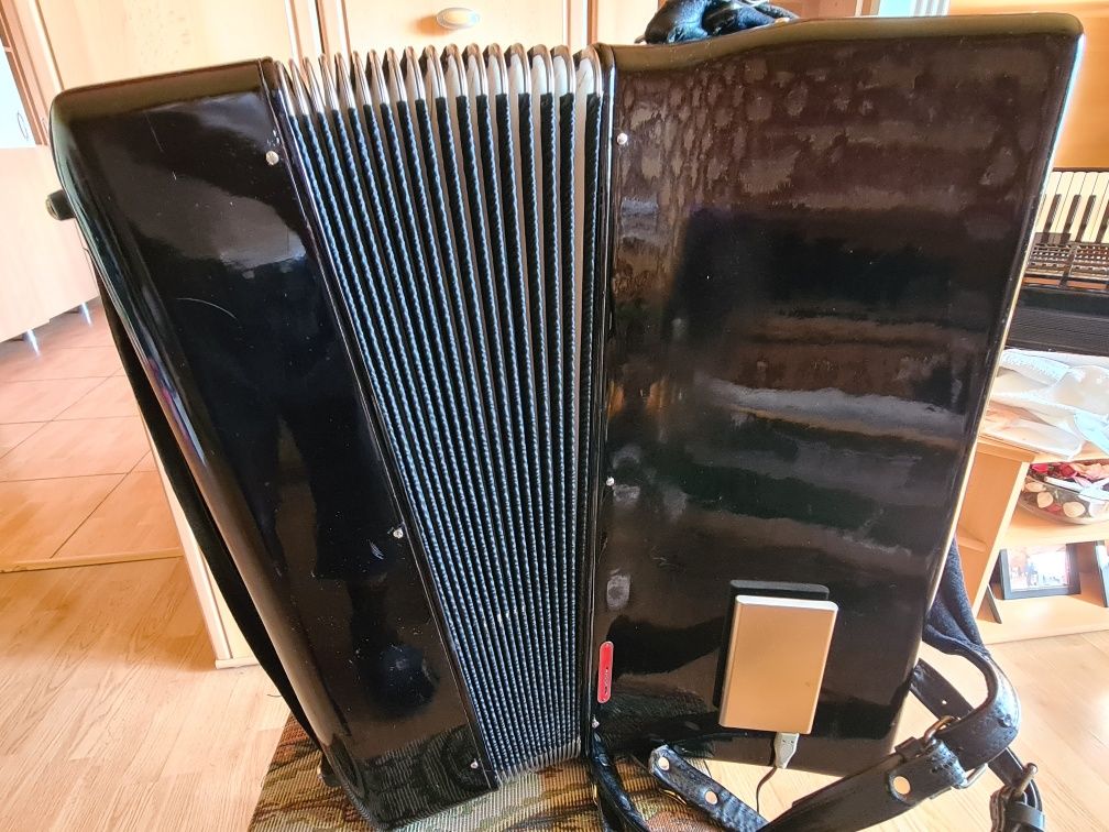 Acordeon cu midi juzisound