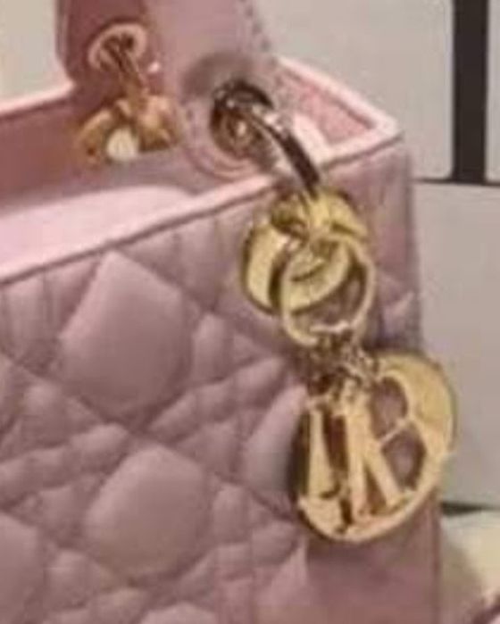 Geanta mini ,model Lady roz,accesorii metalice aurii, saculet