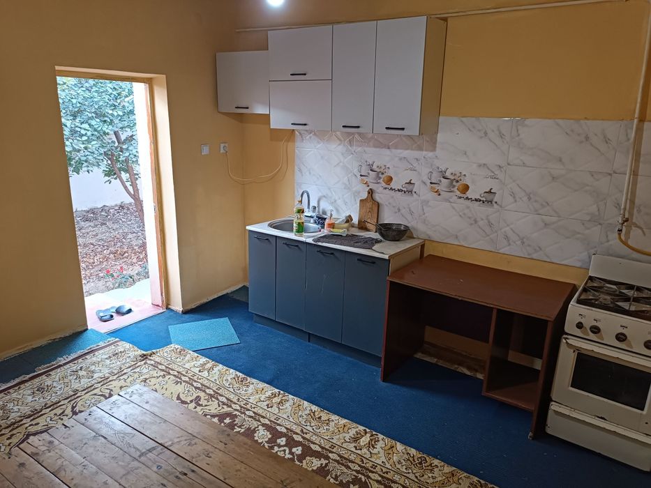 Зангиота ижарага 5 хонали ҳовли - жой 500  у. е. Срочно.