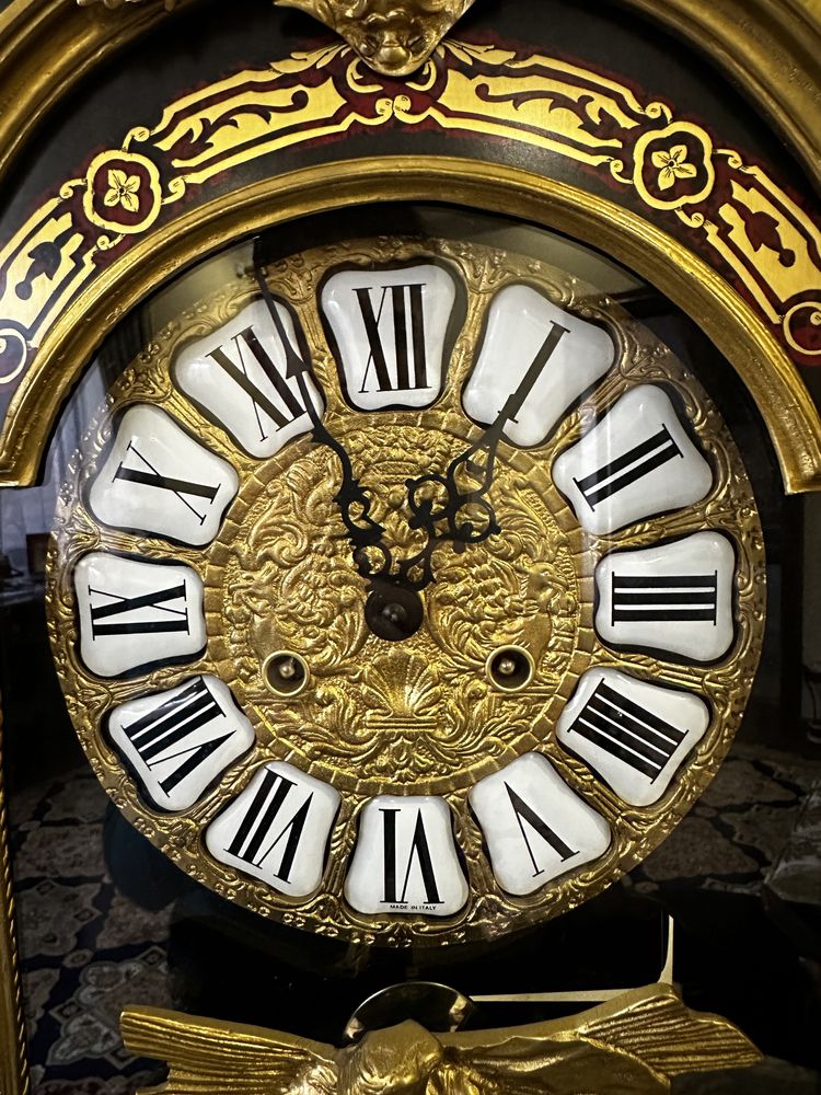 Старинные музейные, антикварные часы в стиле Буль