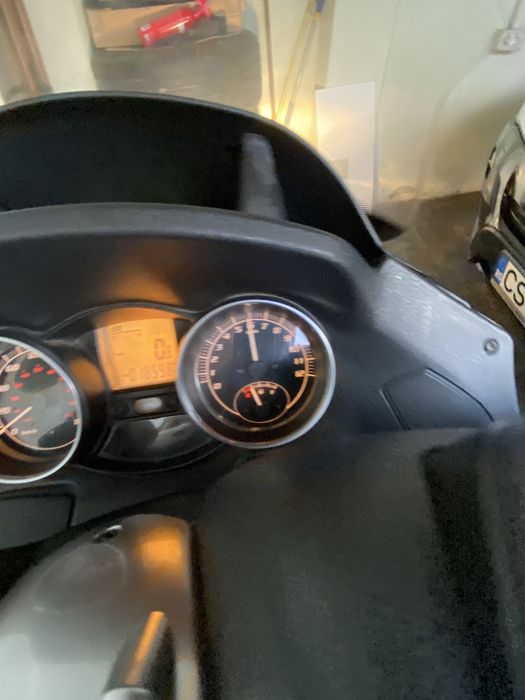 Scuter Piaggio mp3 din 2013,se conduce cu B-ul