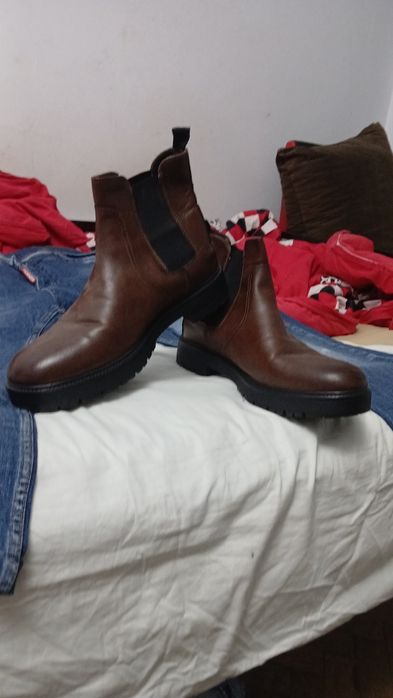 Ghete din piele maronie