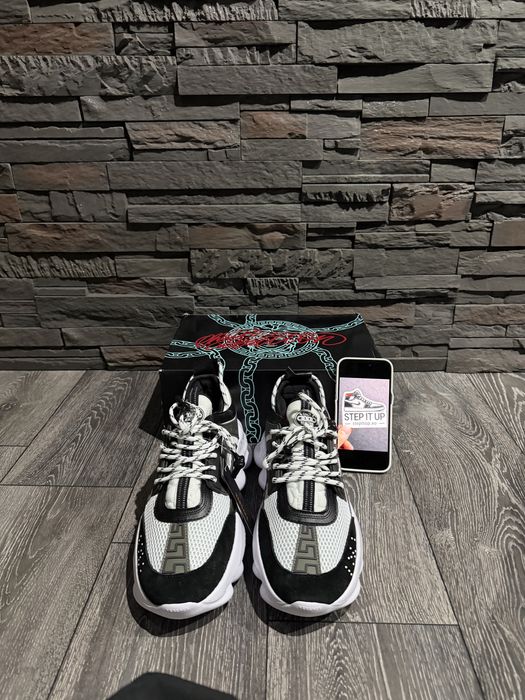 Versace chain reaction