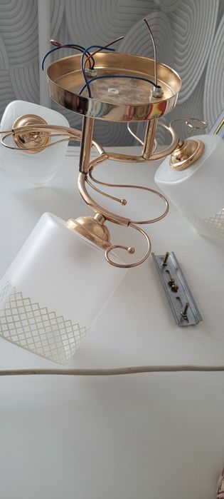 Продам люстру  в хорошем состоянии.