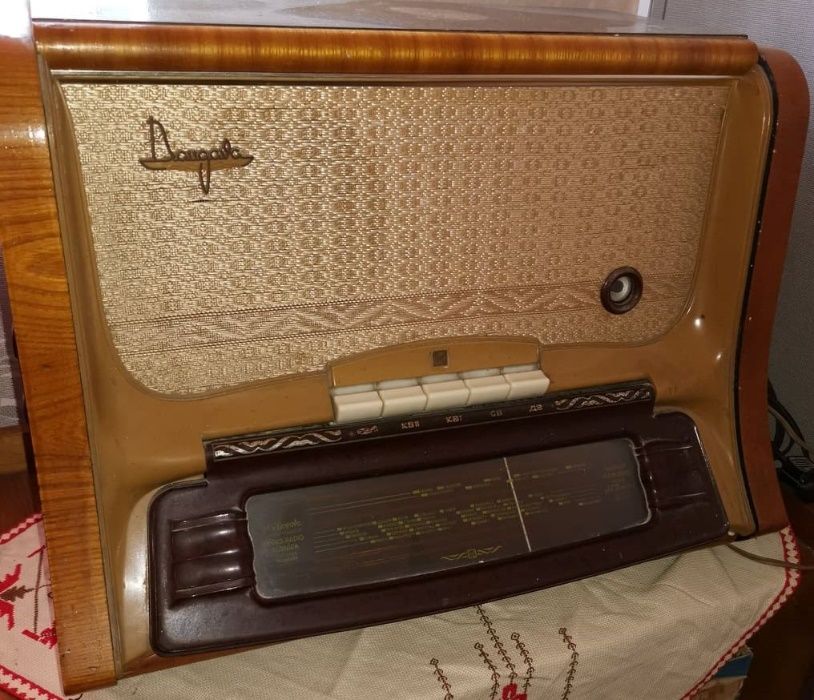 Радиограмофон DOUGAVA