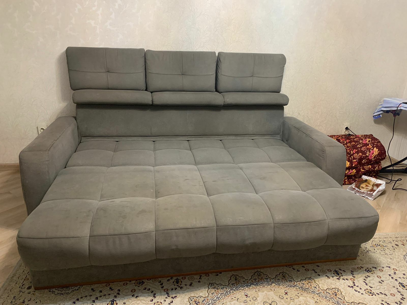 Мягкий диван для гостинной