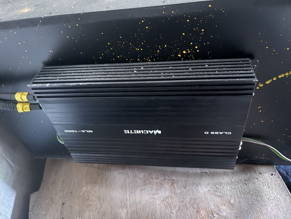 Продам усилок в машину